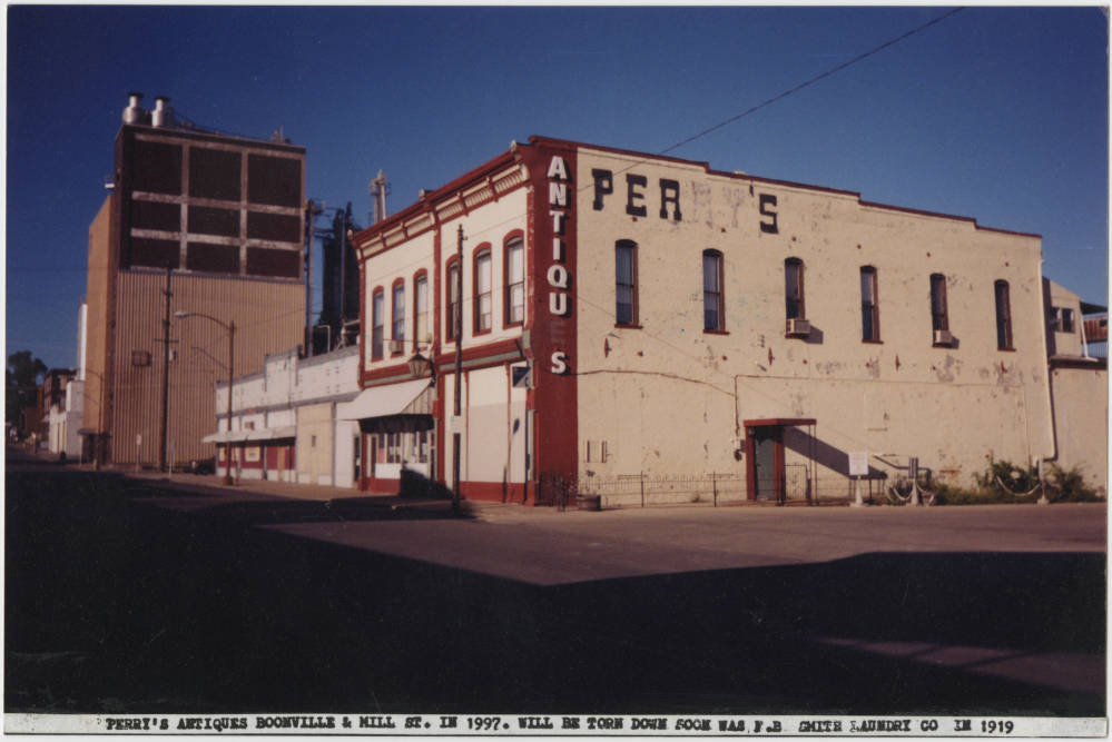 color photo of Perrys Antiques